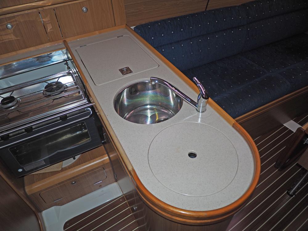 Saloon, Accommodation